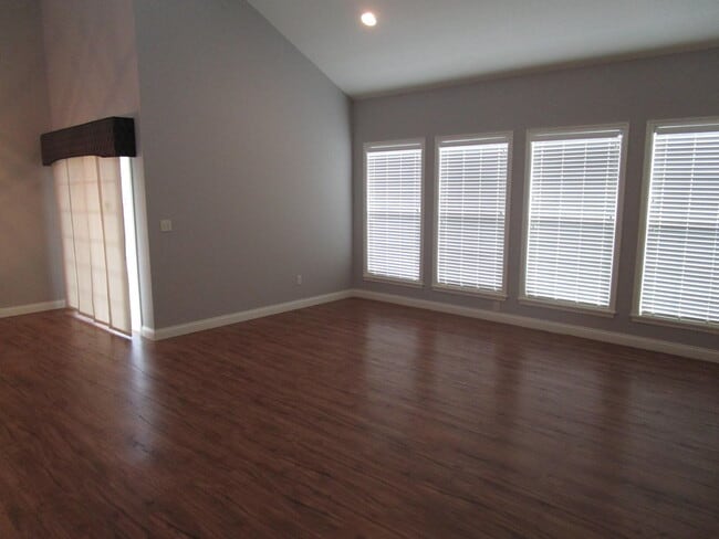 Building Photo - 2420 Boulder Springs Dr