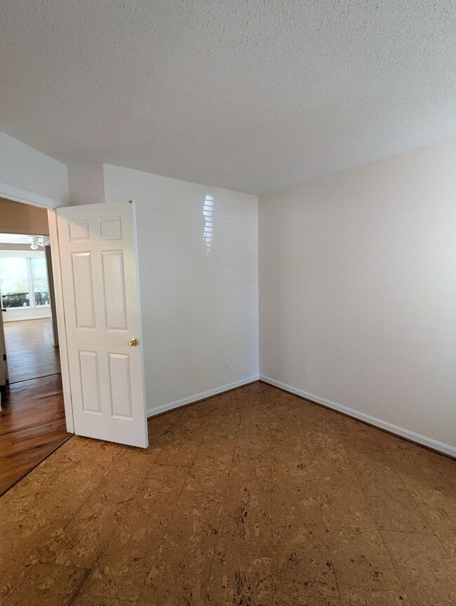 Building Photo - Beautiful townhouse with lakeside views, convenient to Chapel Hill and Durham!