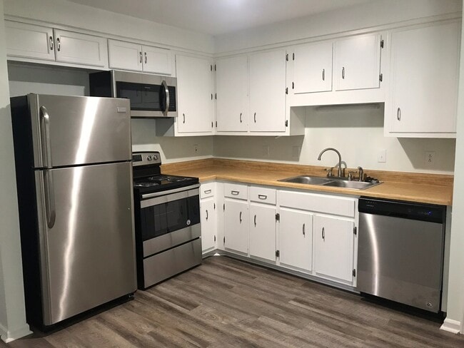 Building Photo - 1661 Baltimore Dr