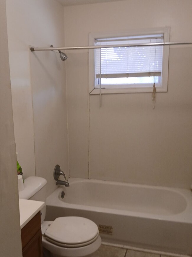 Building Photo - 3 Bedroom Rancher in Hampton