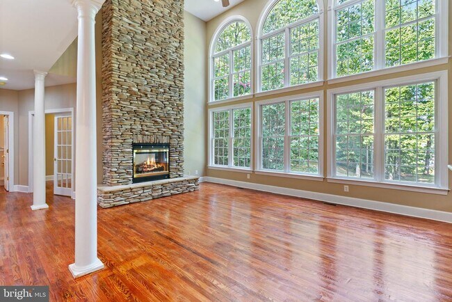 Building Photo - 45105 Mill Creek Way