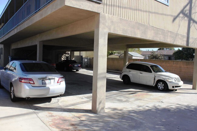 Building Photo - 1841 S Curson Ave