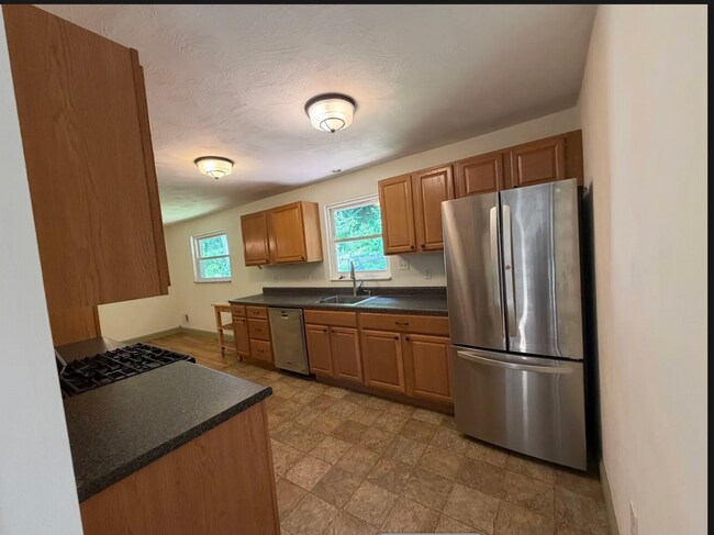 Building Photo - Dormont One-Level Ranch-2 bedrooms/2 bathrooms