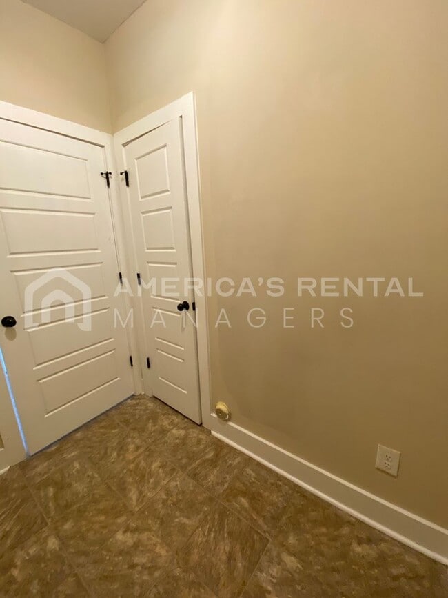 Building Photo - Home in Odenville... Available to View Now!!!