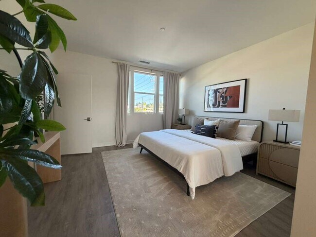 Building Photo - 3945 Eagle Rock Blvd