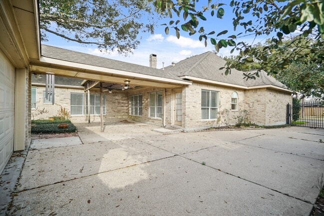 Building Photo - 1438 Crescent Green Dr