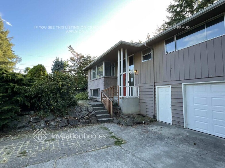 Building Photo - 855 Maplewood Ave