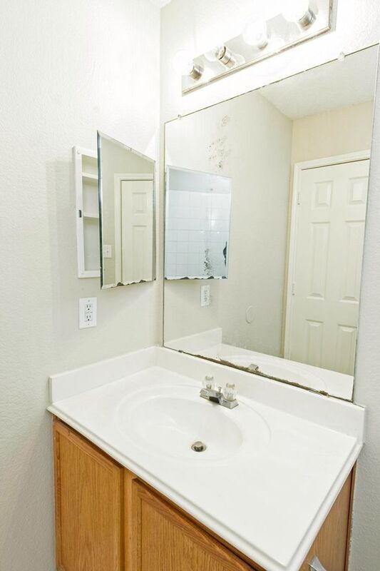 Building Photo - 1118 Water Oak Way