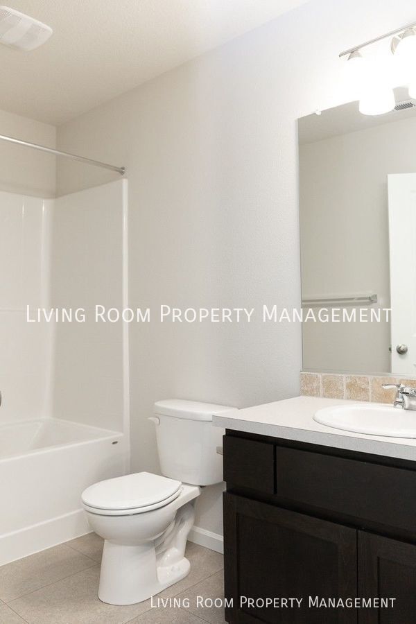 Building Photo - Spacious Townhome in Bethany with an Offic...