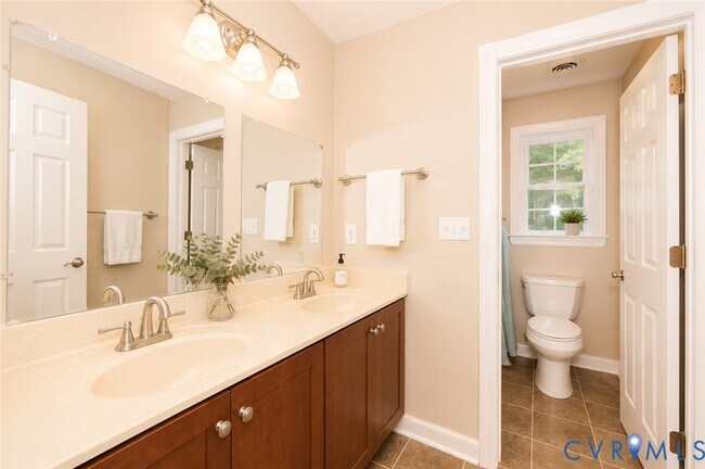 Building Photo - 11320 Sadler Oaks Dr