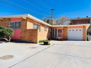 Building Photo - Westside 3 Bedroom 1.75 Bath