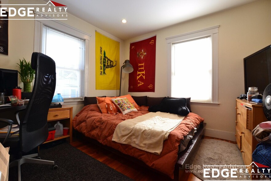 Building Photo - 8 Sawyer Terrace