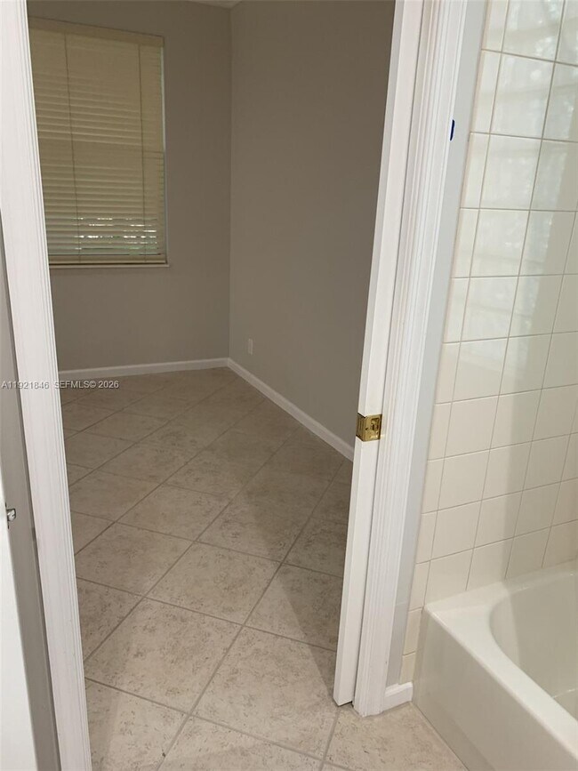 Building Photo - 2518 Bay Pointe Ct