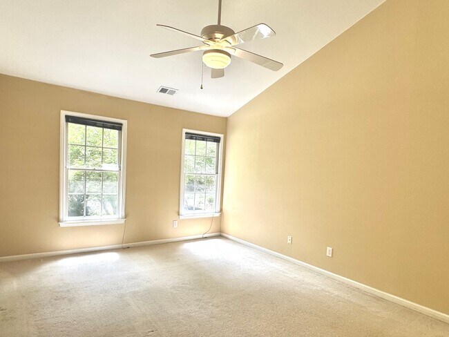 Building Photo - 4 Bed | 2.5 Bath House in Chapel Hill