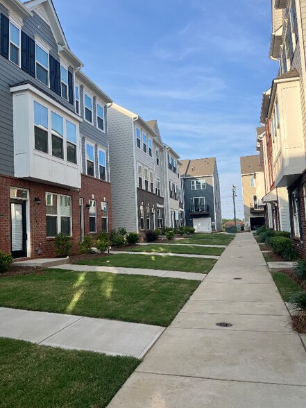 Building Photo - 6300 Cleburne Ct