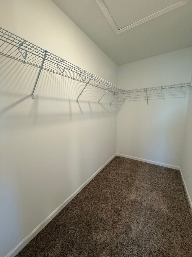 Building Photo - 15141 S Hepworth Pl