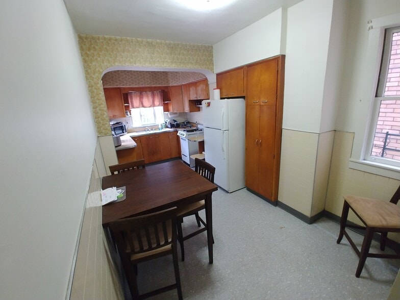 Kitchen - 193 Morewood Ave