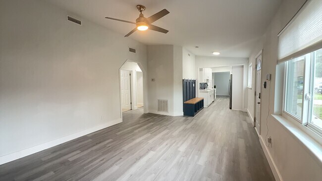 Building Photo - 212 Waverly Dr