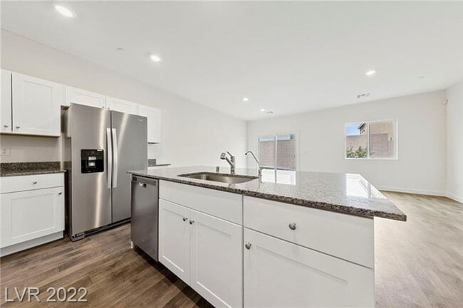 Building Photo - Henderson three bedroom with attached garage!