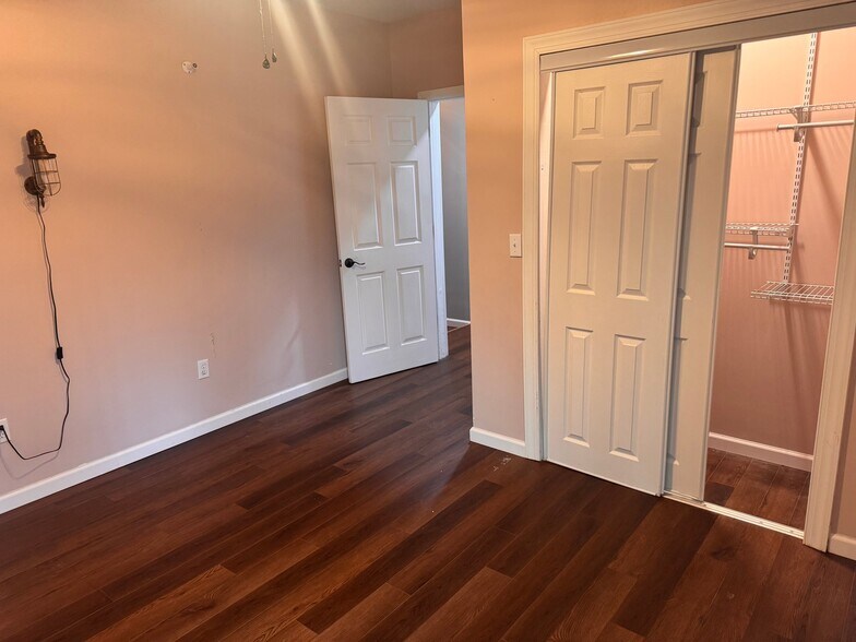 Building Photo - 1700 Harris Bridge Rd