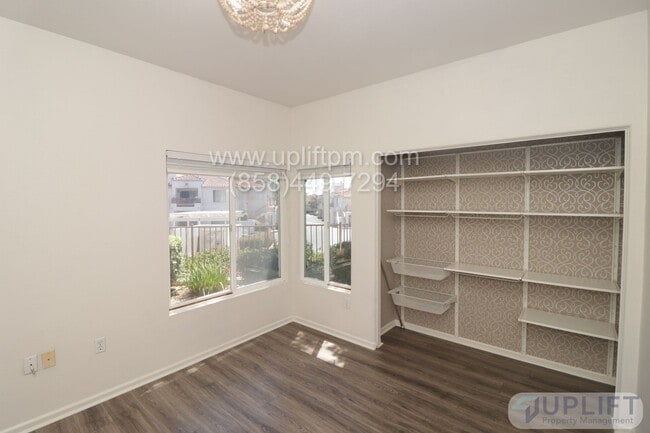 Building Photo - 3 Bed, 2 Bath Condo Near the Beach