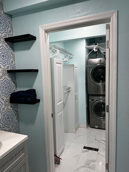 Building Photo - 1229 Berwyn Rd