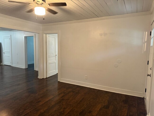 Building Photo - Cute and updated 2 Bedroom, 1 Bathroom House in High Point!