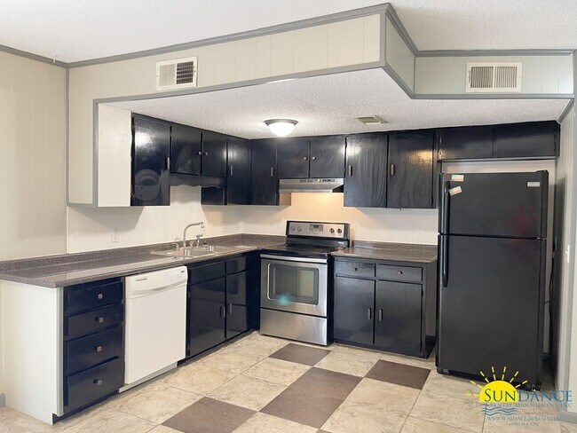 Building Photo - 144 Valencia Dr