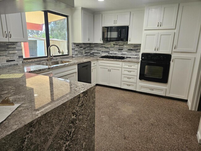 Building Photo - 37192 Kensington Dr