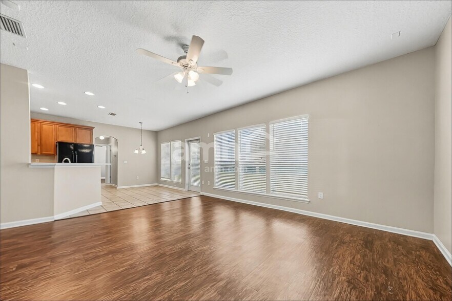Building Photo - 9243 Prosperity Lake Dr