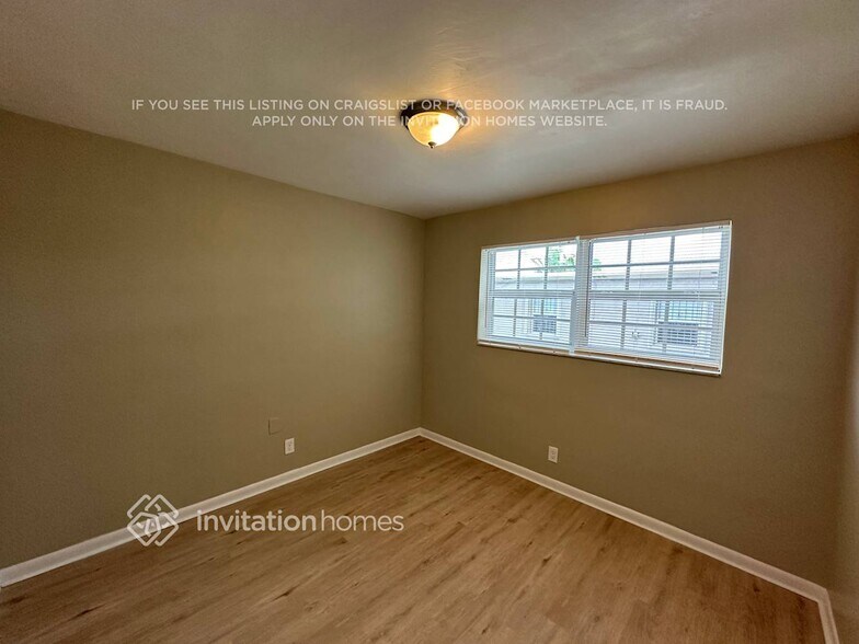 Building Photo - 5430 SW 21st St