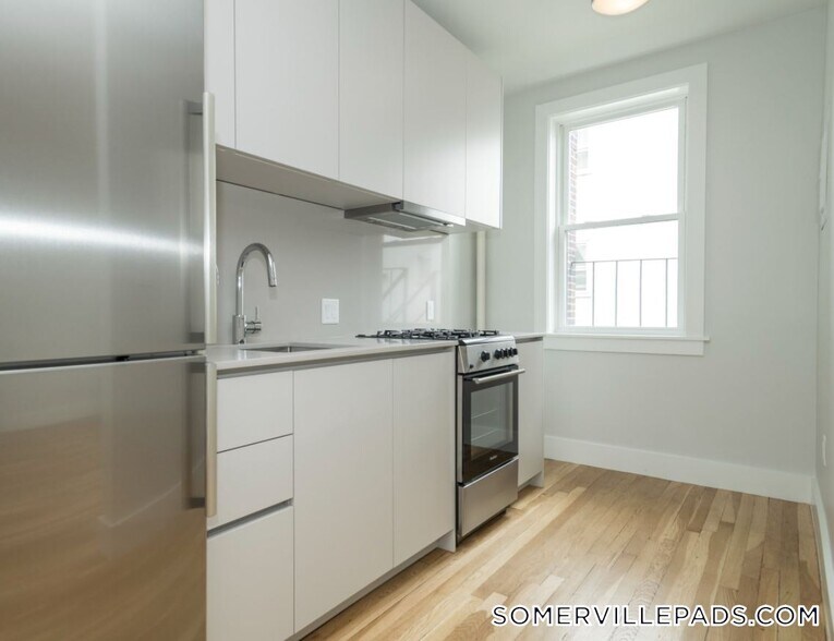 Building Photo - 136 Highland Ave