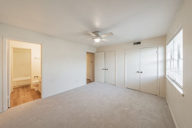 Building Photo - Updated Two Bedroom and One and Half Bathrooms apartment upstairs in the Cultural District!