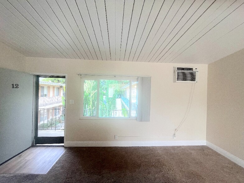 Building Photo - 850 S Rosemead Blvd