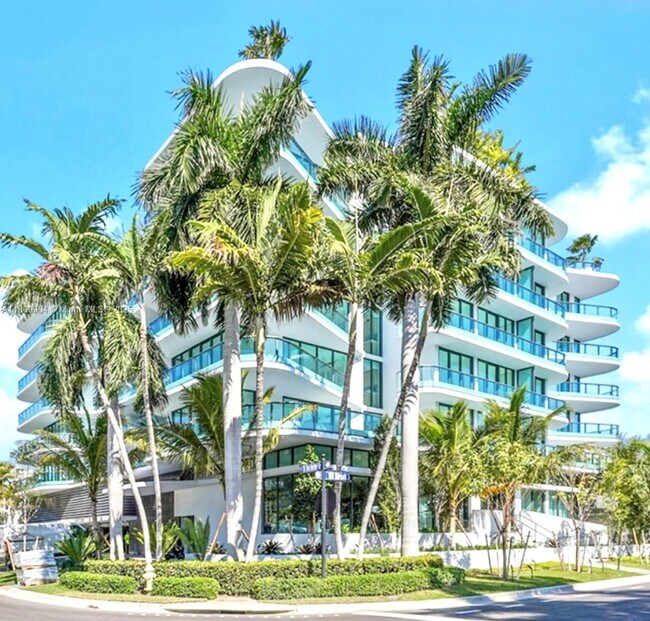 Building Photo - 9901 W Bay Harbor Dr