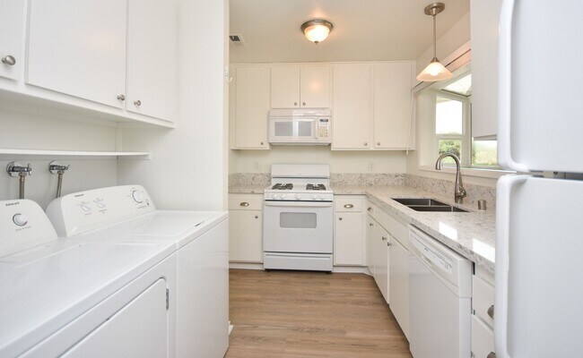 Building Photo - 55+ Senior Community Located on  Peacock Hills!!