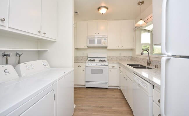 Building Photo - *Move In Special* 55+ Senior Community Located on  Peacock Hills!!