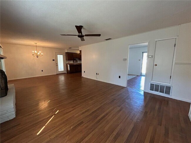 Building Photo - 5359 Emmett Dr