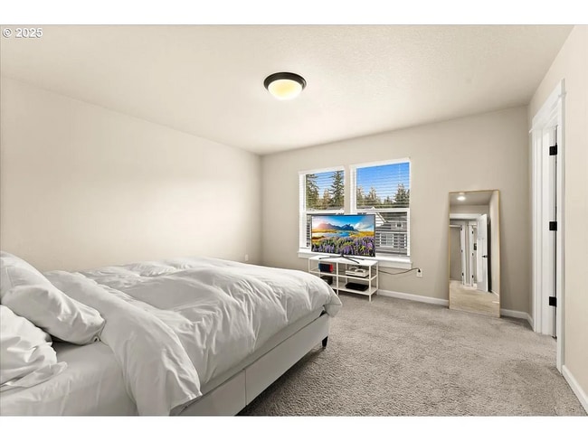 Building Photo - Modern Comfort Meets Convenience in Happy ...