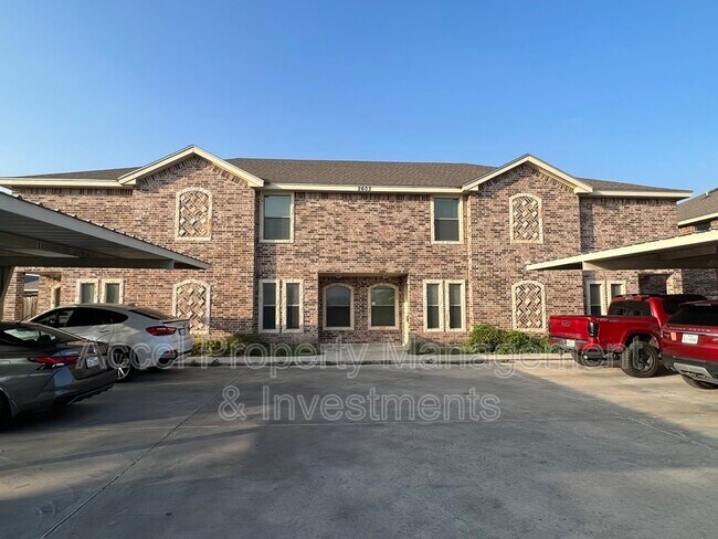 Primary Photo - 2603 E Eisenhower Ave