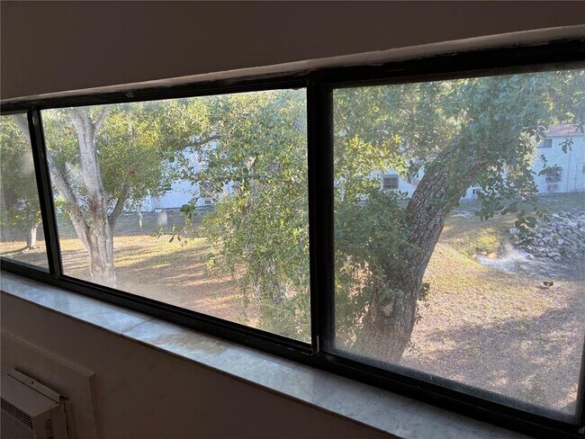 Building Photo - 2142 Bradford St