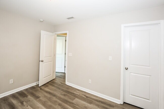 Building Photo - 10012 Portaferry Dr