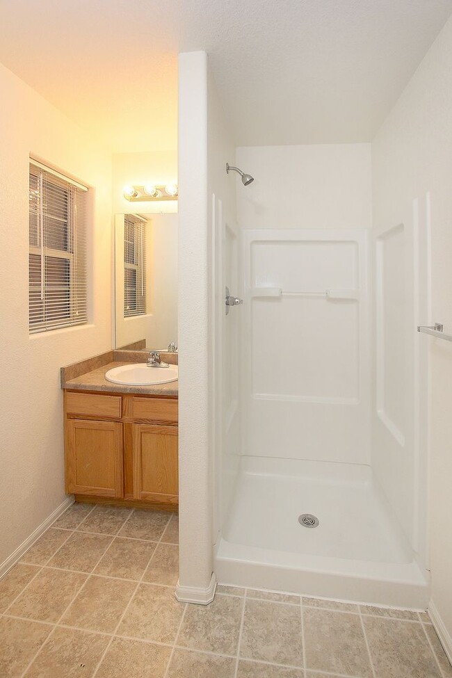 Building Photo - FEELS LIKE HOME! 2BD CONDO with MOUNTAIN VIEWS - Security Deposit Waiver Available