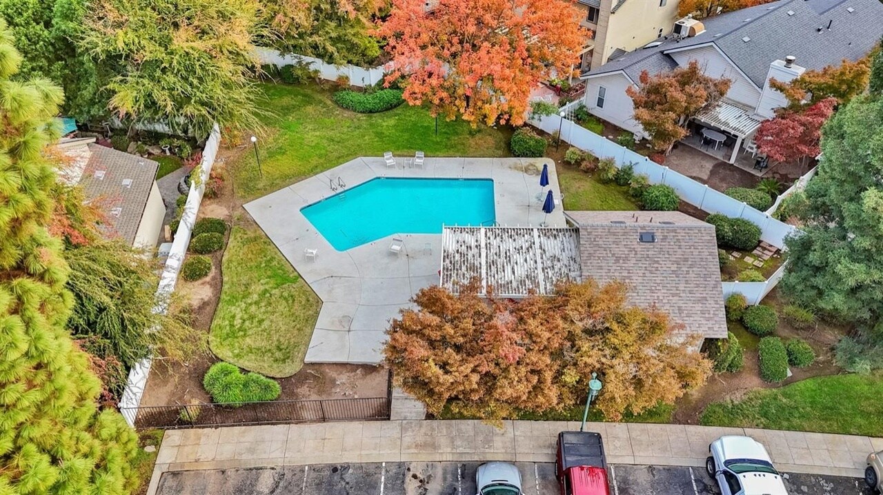 Building Photo - 9178 N Woodlawn Dr