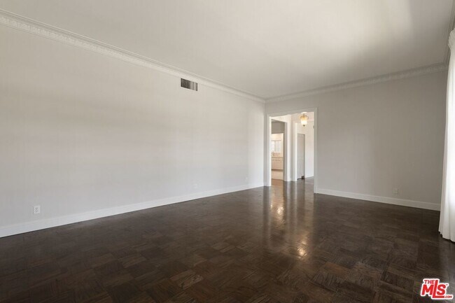 Building Photo - 519 N Rexford Dr