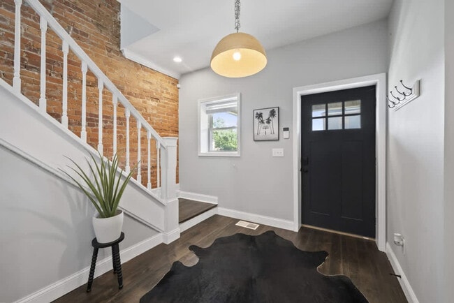 Building Photo - 530 Hanford St