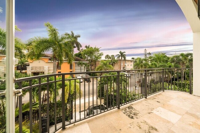 Building Photo - 61 Isle of Venice Dr