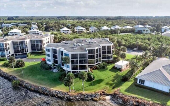 Building Photo - 9612 Riverside Dr