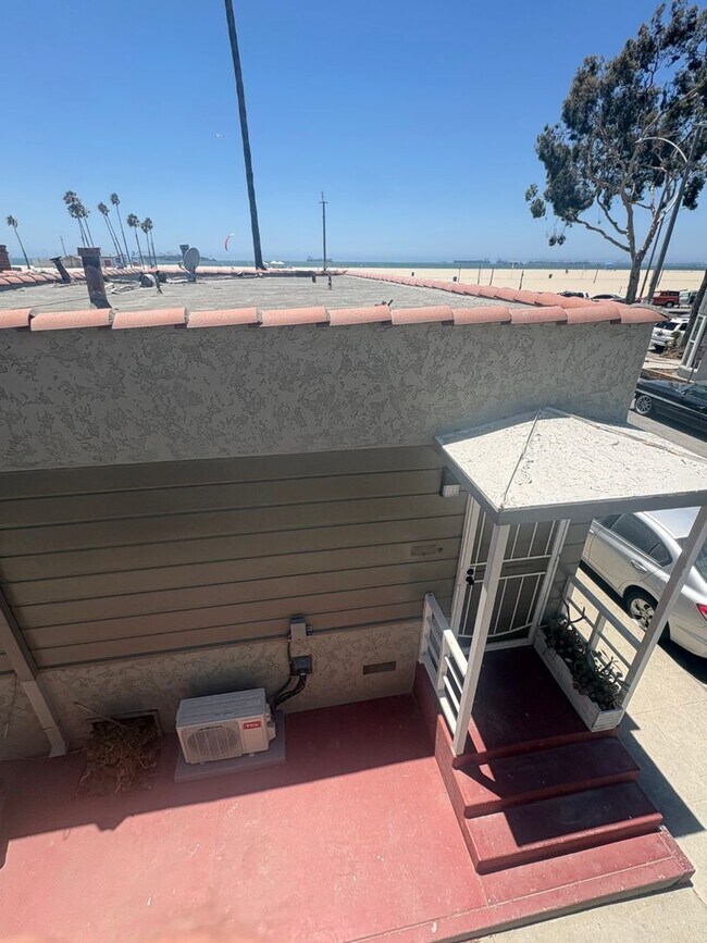 Building Photo - 8 Santa Ana Ave