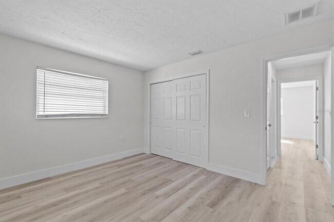 Building Photo - 310 Westwinds Dr E